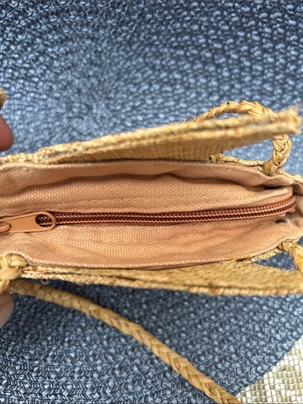Cappelli Straworld Beaded Fish-Shaped Straw Purse in Natural and Turquoise-NWOT - Picture 6 of 10